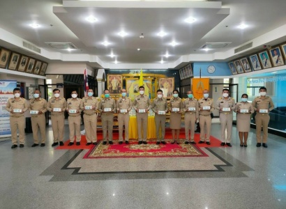 <strong>อ่านเพิ่มเติมเกี่ยวกับ</strong><br>มอบหน้ากากอนามัยเพื่อใช้ป้องกันการแพร่ระบาดของเชื้อไวรัสโคโรนา ๒๐๑๙ จังหวัดตรัง มอบหน้ากากอนามัยเพื่อใช้ป้องกันการแพร่ระบาดของเชื้อไวรัสโคโรนา ๒๐๑๙ จังหวัดตรัง