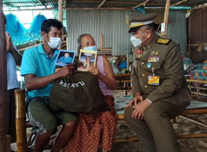 <strong>อ่านเพิ่มเติมเกี่ยวกับ</strong><br>พลเอก กัมปนาท รุดดิษฐ์ องคมนตรี เชิญสิ่งของพระราชทานมอบแก่ประชาชนผู้ประสบอุทกภัย จังหวัดพิษณุโลก พลเอก กัมปนาท รุดดิษฐ์ องคมนตรี เชิญสิ่งของพระราชทานมอบแก่ประชาชนผู้ประสบอุทกภัย จังหวัดพิษณุโลก