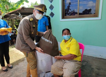 <strong>อ่านเพิ่มเติมเกี่ยวกับ</strong><br>พลอากาศเอก จอม รุ่งสว่าง องคมนตรี เชิญสิ่งของพระราชทานมอบแก่ประชาชนที่ประสบอุทกภัย พื้นที่จังหวัดนครราชสีมา พลอากาศเอก จอม รุ่งสว่าง องคมนตรี เชิญสิ่งของพระราชทานมอบแก่ประชาชนที่ประสบอุทกภัย พื้นที่จังหวัดนครราชสีมา