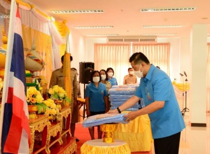 <strong>อ่านเพิ่มเติมเกี่ยวกับ</strong><br>พิธีมอบผ้าห่มกันหนาวพระราชทาน พร้อมชุดยาและเวชภัณฑ์ จังหวัดกาฬสินธุ์ พิธีมอบผ้าห่มกันหนาวพระราชทาน พร้อมชุดยาและเวชภัณฑ์ จังหวัดกาฬสินธุ์