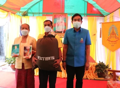 <strong>อ่านเพิ่มเติมเกี่ยวกับ</strong><br>นายศักรินทร์ ทุมเสน ปลัดจังหวัดสุรินทร์ มอบสิ่งของพระราชทาน ให้แก่ผู้ประสบอัคคีภัย นายศักรินทร์ ทุมเสน ปลัดจังหวัดสุรินทร์ มอบสิ่งของพระราชทาน ให้แก่ผู้ประสบอัคคีภัย