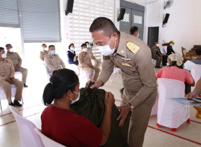 <strong>อ่านเพิ่มเติมเกี่ยวกับ</strong><br>นายกฤษณ์ คงเมือง  ผู้ว่าราชการจังหวัดเพชรบูรณ์ เชิญสิ่งของพระราชทาน ให้แก่ผู้ประสบวาตภัย  ในพื้นที่จังหวัดเพชรบูรณ์ นายกฤษณ์ คงเมือง  ผู้ว่าราชการจังหวัดเพชรบูรณ์ เชิญสิ่งของพระราชทาน ให้แก่ผู้ประสบวาตภัย  ในพื้นที่จังหวัดเพชรบูรณ์