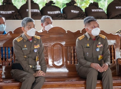 <strong>อ่านเพิ่มเติมเกี่ยวกับ</strong><br>องคมนตรี เดินทางไปเป็นประธานพิธีมอบสิ่งของพระราชทาน ในโครงการสืบสานพระราชปณิธาน แก่ราษฎรจังหวัดสระแก้ว องคมนตรี เดินทางไปเป็นประธานพิธีมอบสิ่งของพระราชทาน ในโครงการสืบสานพระราชปณิธาน แก่ราษฎรจังหวัดสระแก้ว