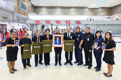 นำถุงยังชีพพระราชทาน ไปมอบให้แก่ราษฎรที่ประสบอุทกภัย ... พารามิเตอร์รูปภาพ 1