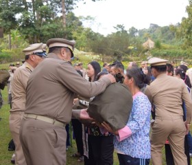 นายพลากร สุวรรณรัฐ องคมนตรี นายกมูลนิธิราชประชานุเคราะห์ฯ ... พารามิเตอร์รูปภาพ 2