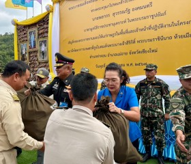 นายพลากร สุวรรณรัฐ องคมนตรี นายกมูลนิธิราชประชานุเคราะห์ฯ ... พารามิเตอร์รูปภาพ 17
