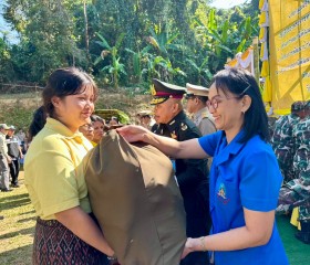 นายพลากร สุวรรณรัฐ องคมนตรี นายกมูลนิธิราชประชานุเคราะห์ฯ ... พารามิเตอร์รูปภาพ 4