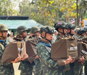 นายพลากร สุวรรณรัฐ องคมนตรี นายกมูลนิธิราชประชานุเคราะห์ฯ ... พารามิเตอร์รูปภาพ 6