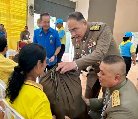 พระบาทสมเด็จพระเจ้าอยู่หัว ทรงพระกรุณาโปรดเกล้าฯ ให้ พลเอก ... พารามิเตอร์รูปภาพ 5