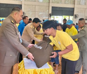 พระบาทสมเด็จพระเจ้าอยู่หัว ทรงพระกรุณาโปรดเกล้าฯ ให้ พลเอก ... พารามิเตอร์รูปภาพ 6
