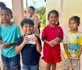 พระบาทสมเด็จพระเจ้าอยู่หัว ทรงพระกรุณาโปรดเกล้าฯ ให้ พลเอก ... พารามิเตอร์รูปภาพ 13