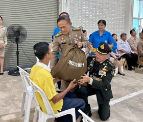 พระบาทสมเด็จพระเจ้าอยู่หัว ทรงพระกรุณาโปรดเกล้าฯ ให้ พลเอก ... พารามิเตอร์รูปภาพ 6