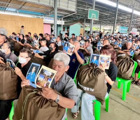 พระบาทสมเด็จพระเจ้าอยู่หัว ทรงพระกรุณาโปรดเกล้าฯ ให้ พลเอก ... พารามิเตอร์รูปภาพ 12