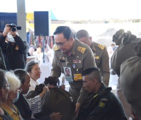 พระบาทสมเด็จพระเจ้าอยู่หัว ทรงพระกรุณาโปรดเกล้าฯ ให้ พลเอก ... พารามิเตอร์รูปภาพ 12