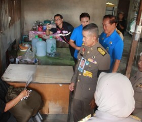 พระบาทสมเด็จพระเจ้าอยู่หัว ทรงพระกรุณาโปรดเกล้าฯ ให้ พลเอก ... พารามิเตอร์รูปภาพ 3