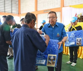 นายสมชัย เลิศประสิทธิพันธ์ ผู้ว่าราชการจังหวัดแพร่ ... พารามิเตอร์รูปภาพ 2