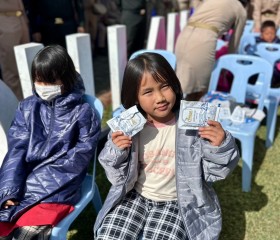 นายพลากร สุวรรณรัฐ องคมนตรี นายกมูลนิธิราชประชานุเคราะห์ฯ ... พารามิเตอร์รูปภาพ 11