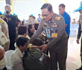 พระบาทสมเด็จพระเจ้าอยู่หัว ทรงพระกรุณาโปรดเกล้าฯ ให้ พลเอก ... พารามิเตอร์รูปภาพ 6