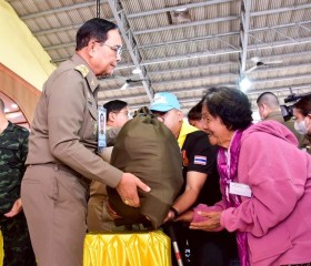 พระบาทสมเด็จพระเจ้าอยู่หัว ทรงพระกรุณาโปรดเกล้าฯ ให้ พลเอก ... พารามิเตอร์รูปภาพ 12