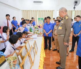 พลเรือเอก พงษ์เทพ หนูเทพ องคมนตรี ... พารามิเตอร์รูปภาพ 16