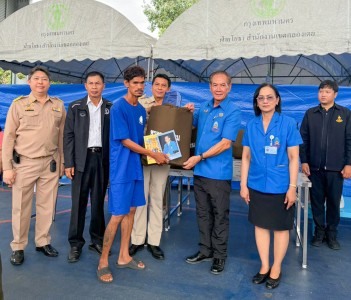 นายวิลาศ รุจิวัฒนพงศ์ รองประธานฝ่ายบรรเทาทุกข์ ... พารามิเตอร์รูปภาพ 1