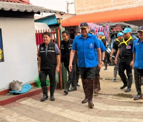นายพลากร สุวรรณรัฐ องคมนตรี นายกมูลนิธิราชประชานุเคราะห์ฯ ... พารามิเตอร์รูปภาพ 34