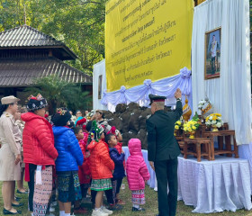 นายพลากร สุวรรณรัฐ องคมนตรี นายกมูลนิธิราชประชานุเคราะห์ ... พารามิเตอร์รูปภาพ 12