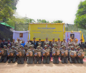 นายพลากร สุวรรณรัฐ องคมนตรี นายกมูลนิธิราชประชานุเคราะห์ ... พารามิเตอร์รูปภาพ 27