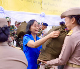 นายพลากร สุวรรณรัฐ องคมนตรี นายกมูลนิธิราชประชานุเคราะห์ ... พารามิเตอร์รูปภาพ 21