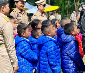 นายพลากร สุวรรณรัฐ องคมนตรี นายกมูลนิธิราชประชานุเคราะห์ ... พารามิเตอร์รูปภาพ 11
