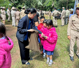 นายพลากร สุวรรณรัฐ องคมนตรี นายกมูลนิธิราชประชานุเคราะห์ ... พารามิเตอร์รูปภาพ 8